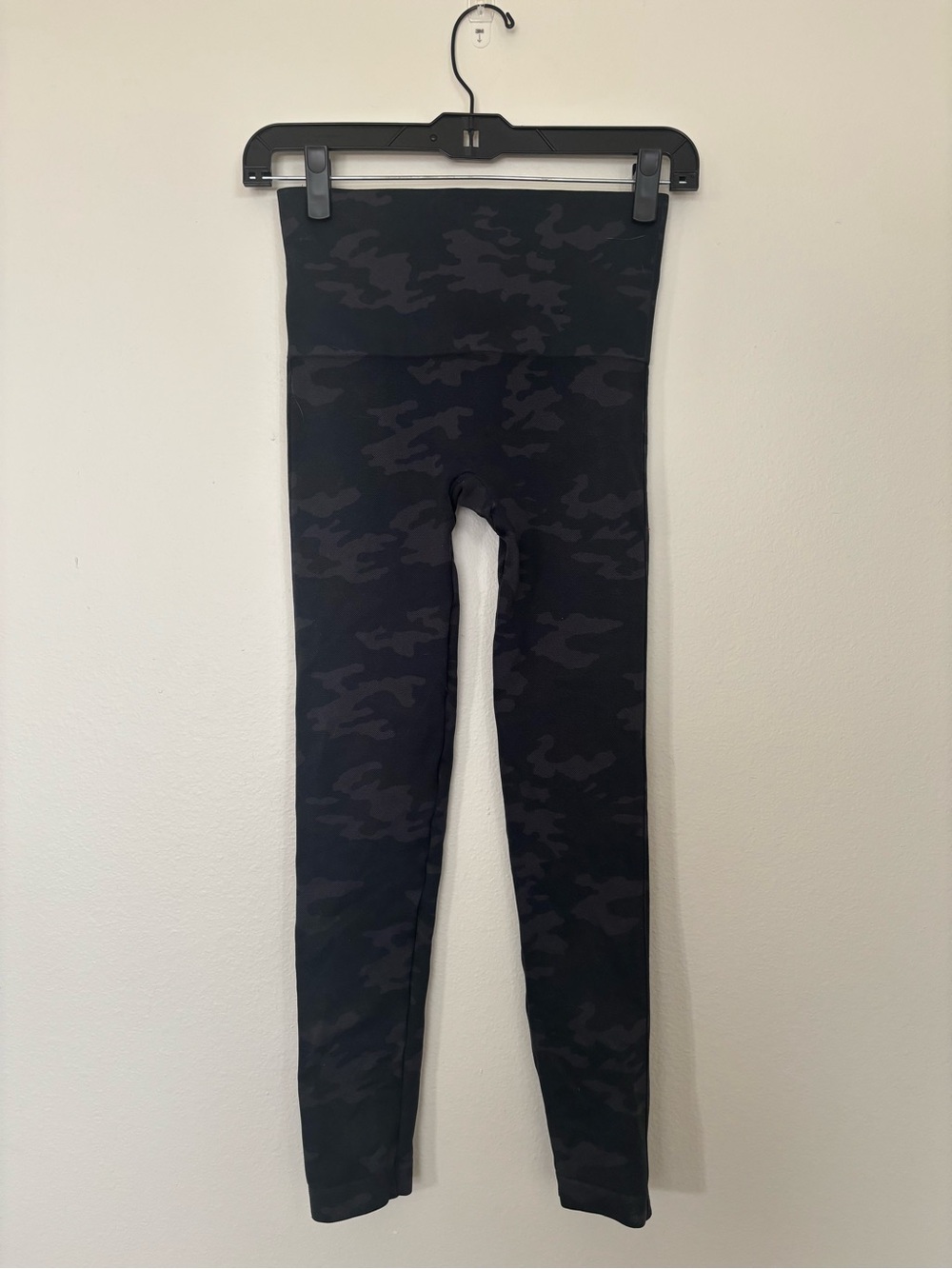 SPANX Look At Me Now Black Camo Leggings Size women’s M